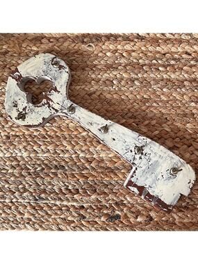 VTG Wooden Key Chippy Distressed Finish Key Holder Rustic Wall Decor Cabin Boho